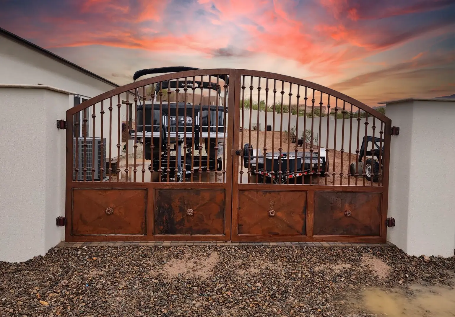 CUSTOM FENCING, GATES & ENTRYWAYS